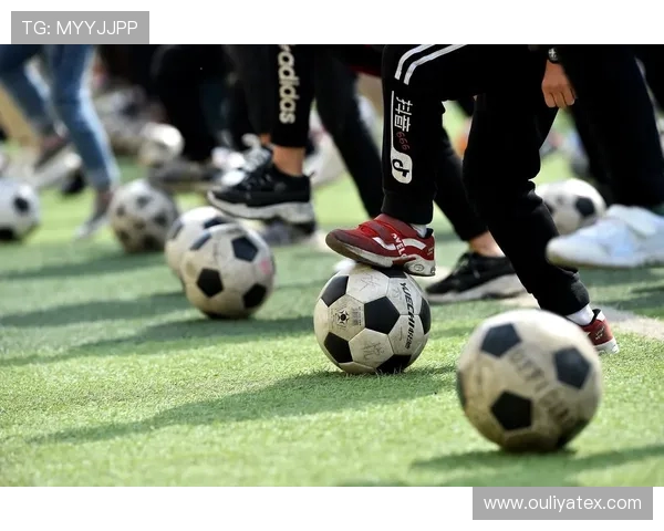 李丽专访：从青涩球员到职业明星的足球人生回顾与展望