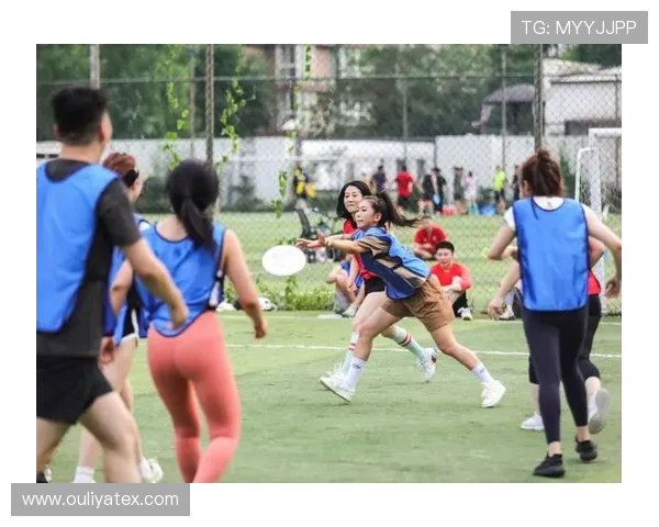 杭州飞盘队与成都飞盘队赛后复盘团队协作的精彩瞬间与经验分享