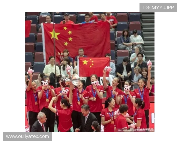 女排世界杯中国队奋勇争先力克对手展现巅峰实力的精彩瞬间