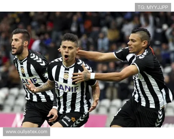 葡国民与费伦斯激战正酣谁能在赛季中脱颖而出争夺荣耀 葡国民与费伦斯激战正酣谁能在赛季中脱颖而出争夺荣耀